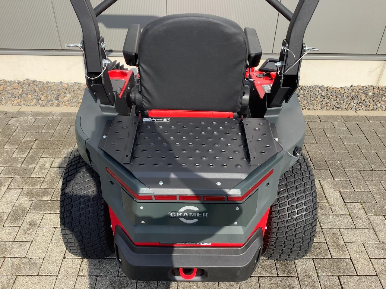 Aufsitzmäher of the type Cramer ZTC132R Elektro, Neumaschine in Greven (Picture 11)