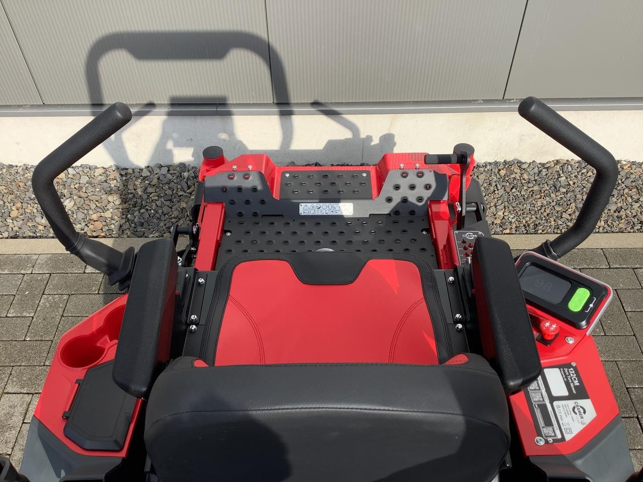 Aufsitzmäher of the type Cramer ZTC132R Elektro, Neumaschine in Greven (Picture 12)