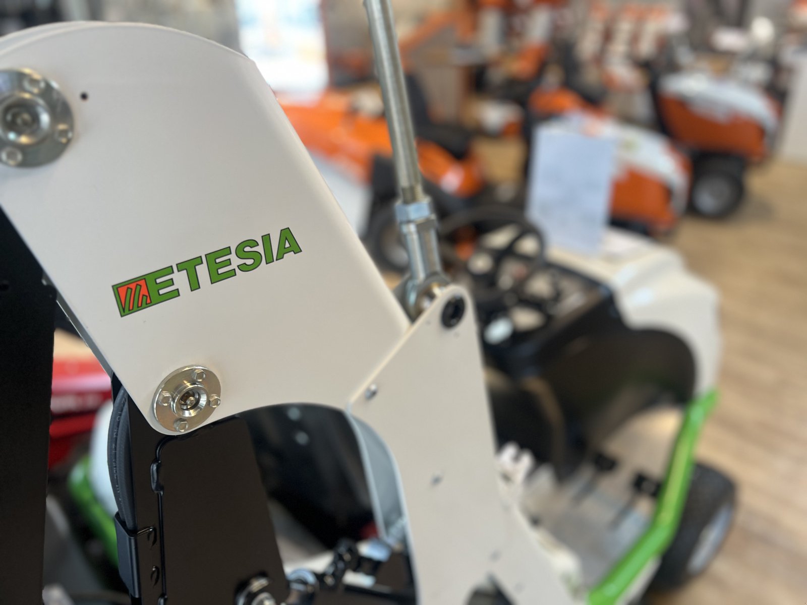 Aufsitzmäher des Typs Etesia HVHP, Neumaschine in München (Bild 8)