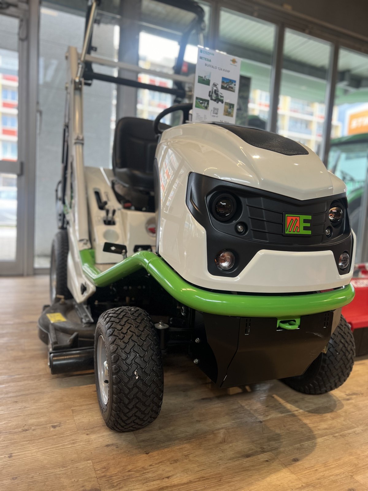 Aufsitzmäher des Typs Etesia HVHP, Neumaschine in München (Bild 2)