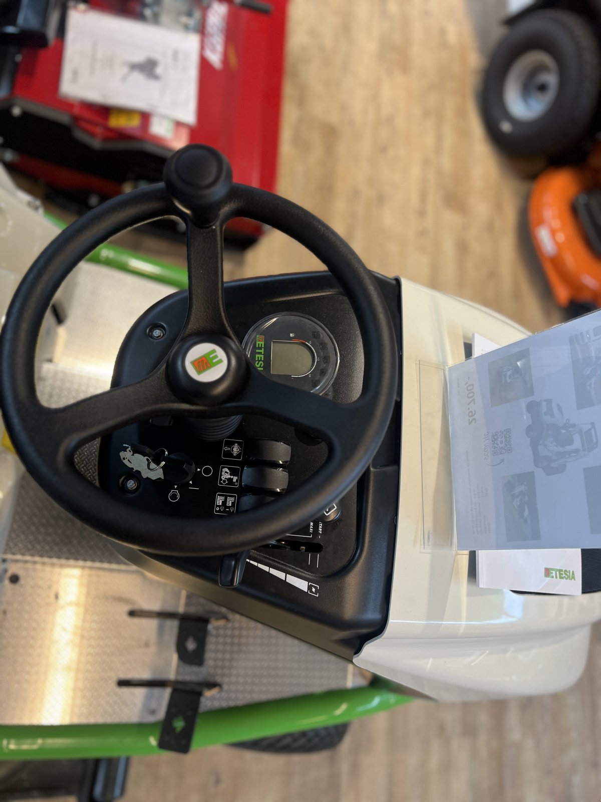 Aufsitzmäher des Typs Etesia HVHP, Neumaschine in München (Bild 5)