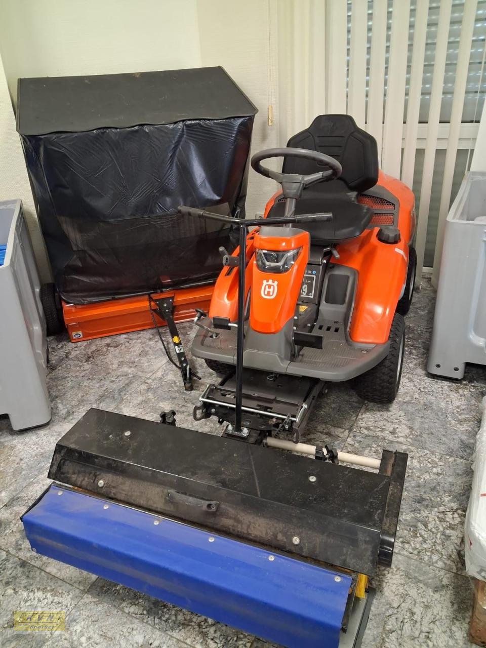 Aufsitzmäher typu Husqvarna R320X AWD Rider, Gebrauchtmaschine v Fürth (Obrázek 1)