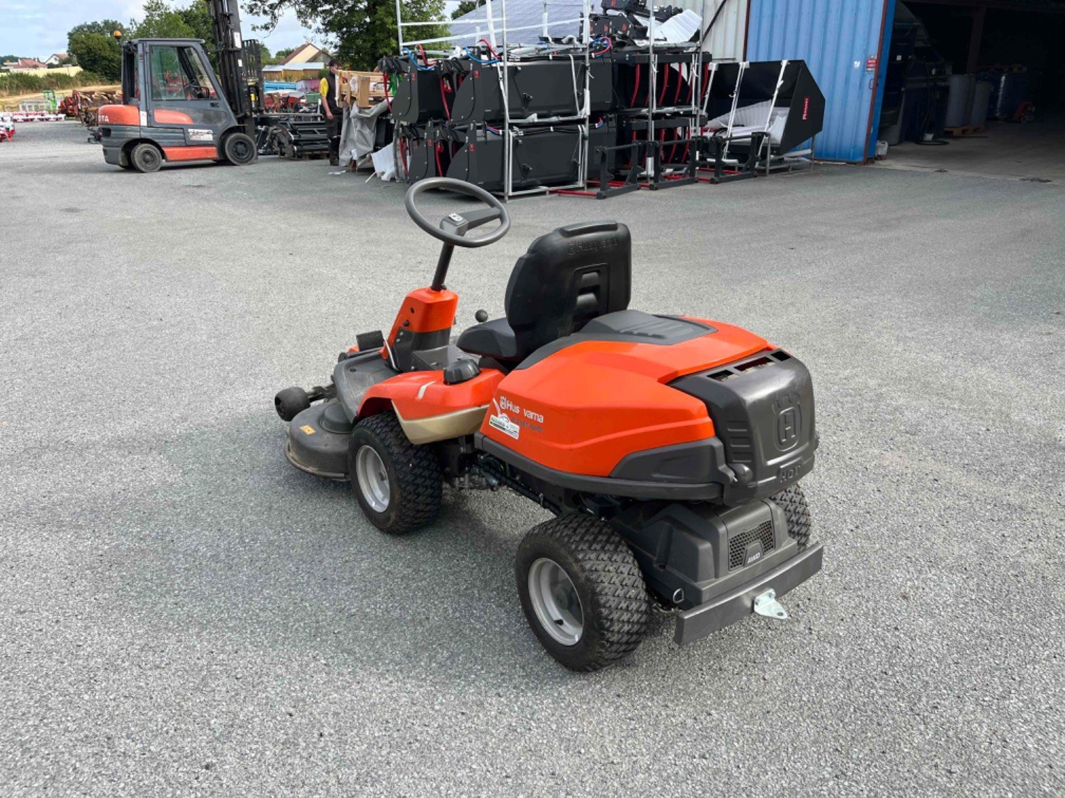 Aufsitzmäher typu Husqvarna Tondeuse autoportée R216 4x4  Husqvarna, Gebrauchtmaschine v LA SOUTERRAINE (Obrázok 4)