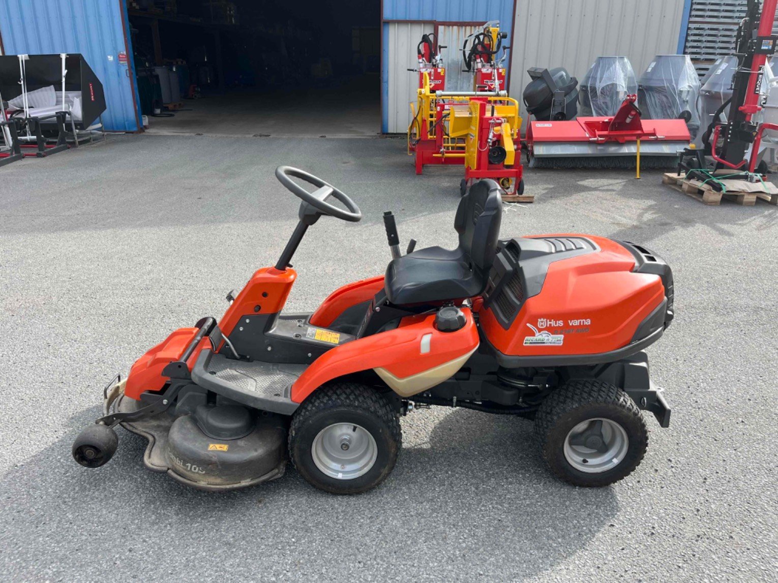 Aufsitzmäher типа Husqvarna Tondeuse autoportée R216 4x4  Husqvarna, Gebrauchtmaschine в LA SOUTERRAINE (Фотография 6)