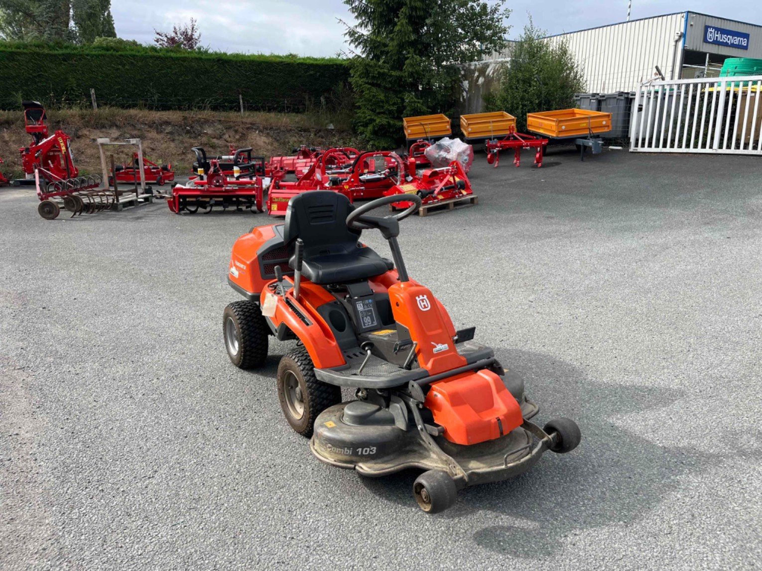 Aufsitzmäher typu Husqvarna Tondeuse autoportée R216 4x4  Husqvarna, Gebrauchtmaschine v LA SOUTERRAINE (Obrázek 3)