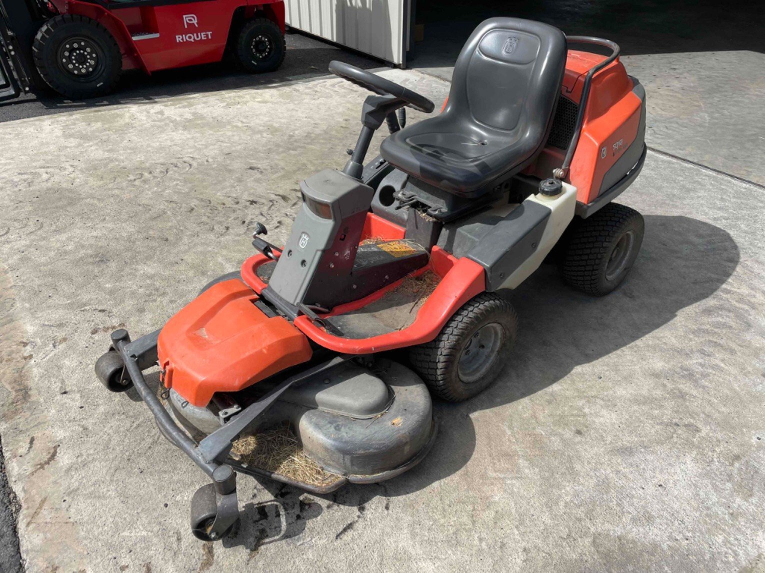 Aufsitzmäher typu Husqvarna Tondeuse autoportée R418TS AWD Husqvarna, Gebrauchtmaschine v LA SOUTERRAINE (Obrázek 1)