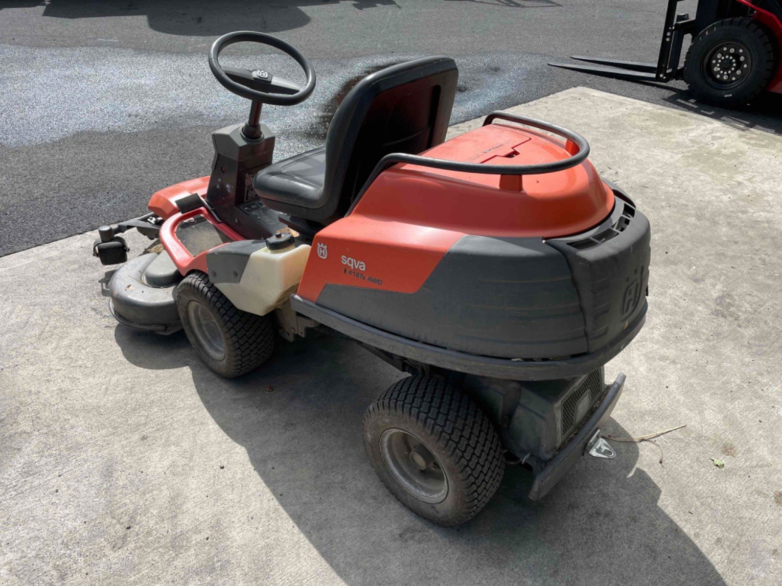 Aufsitzmäher des Typs Husqvarna Tondeuse autoportée R418TS AWD Husqvarna, Gebrauchtmaschine in LA SOUTERRAINE (Bild 2)