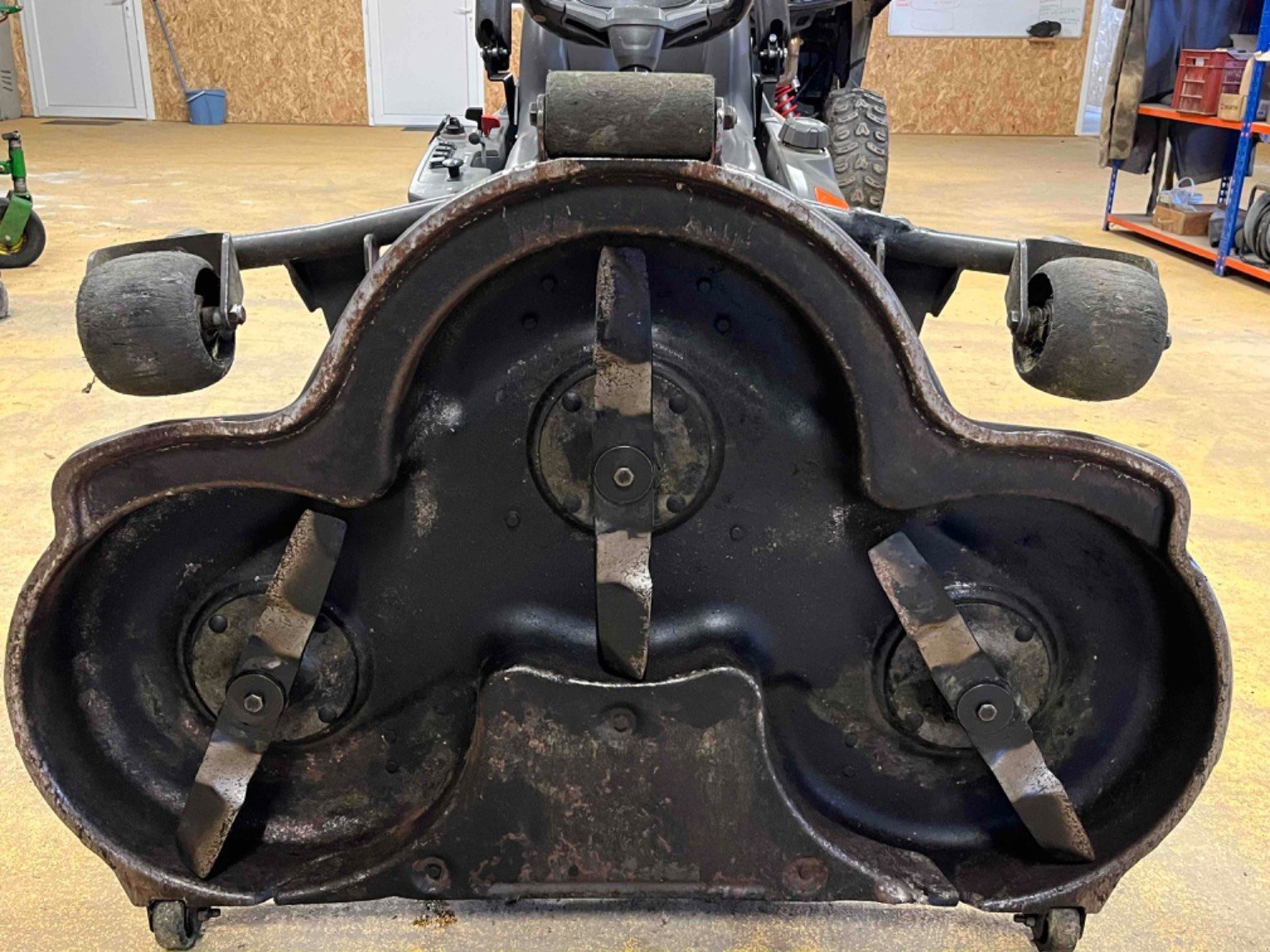 Aufsitzmäher za tip Husqvarna Tondeuse autoportée R420TSAWD Husqvarna, Gebrauchtmaschine u LA SOUTERRAINE (Slika 9)