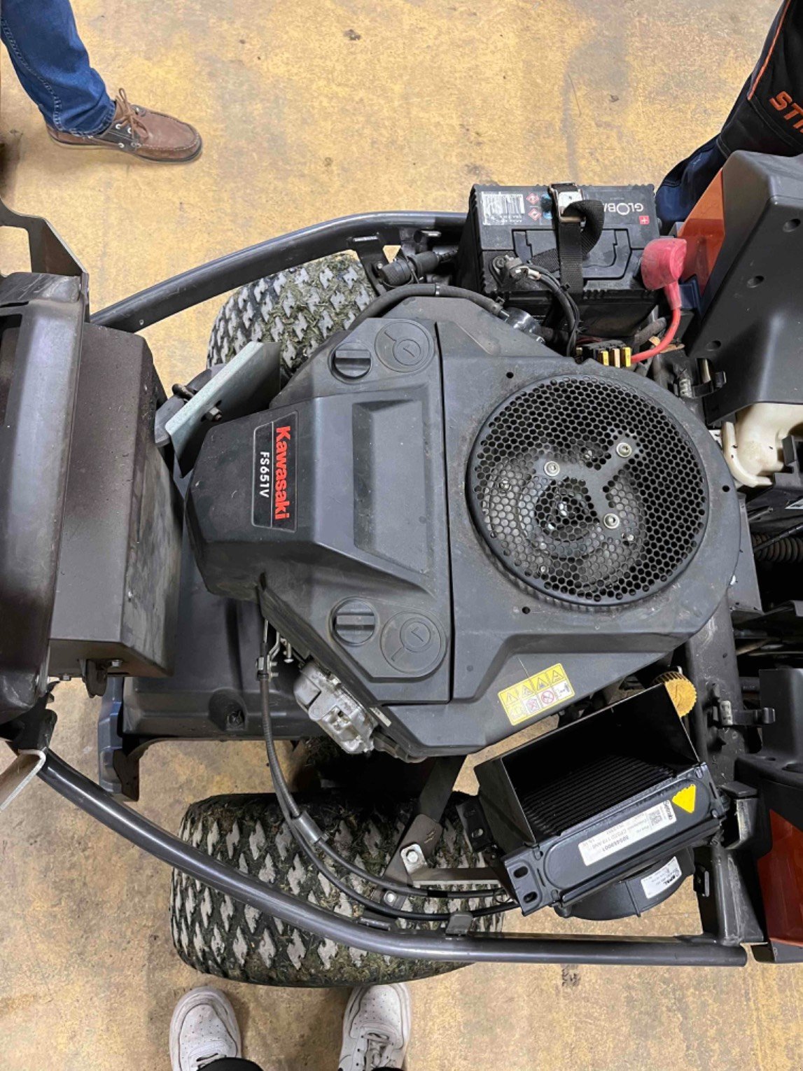 Aufsitzmäher des Typs Husqvarna Tondeuse autoportée R420TSAWD Husqvarna, Gebrauchtmaschine in LA SOUTERRAINE (Bild 9)