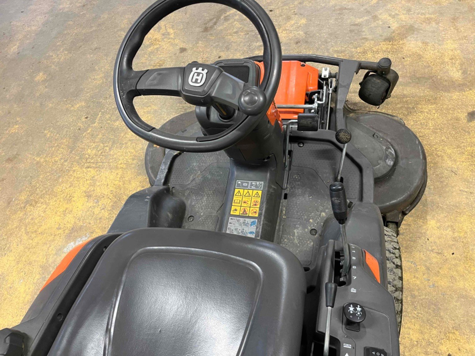 Aufsitzmäher des Typs Husqvarna Tondeuse autoportée R420TSAWD Husqvarna, Gebrauchtmaschine in LA SOUTERRAINE (Bild 5)