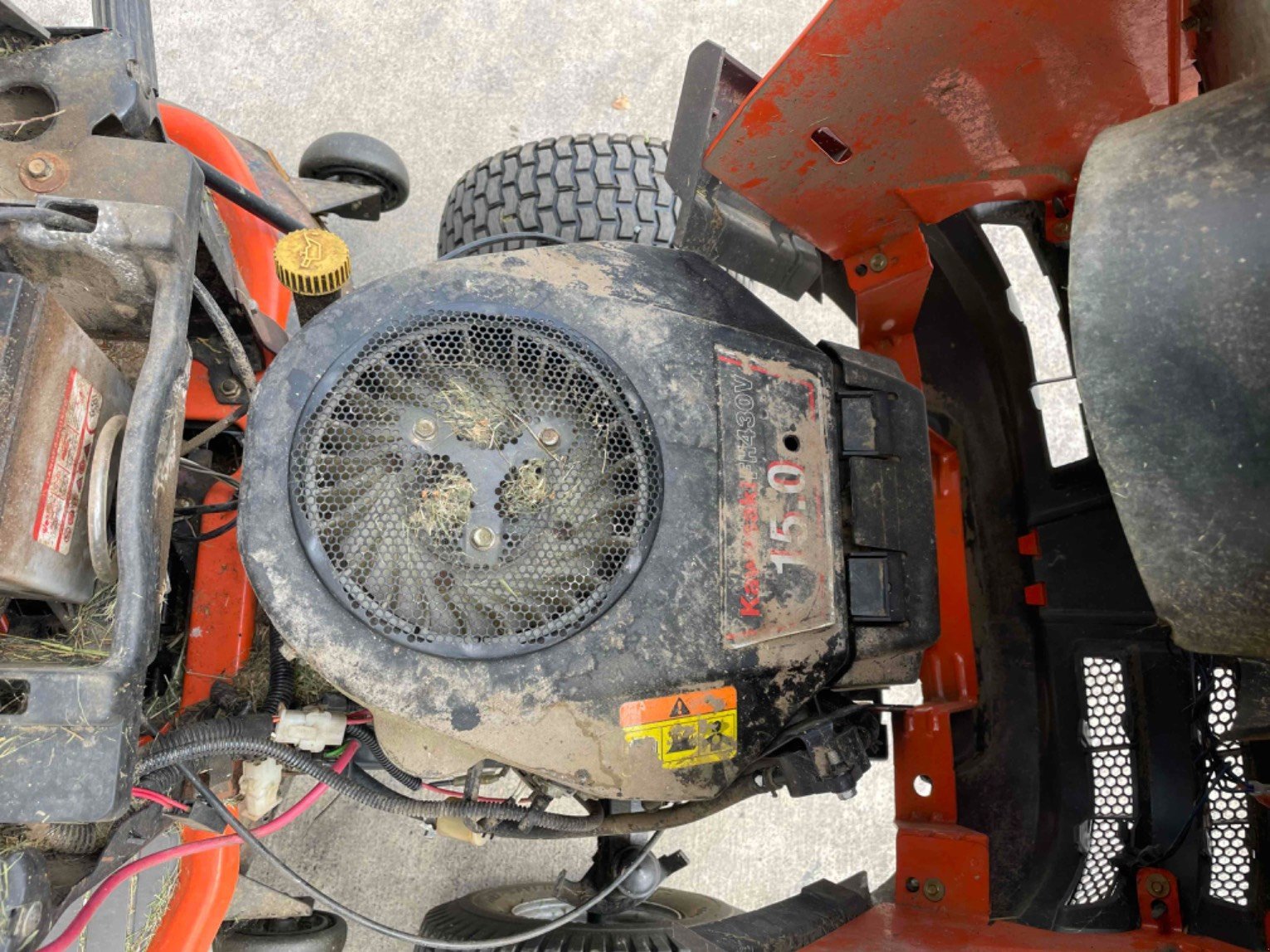 Aufsitzmäher typu Husqvarna Tondeuse autoportée YTH150 TWIN Husqvarna, Gebrauchtmaschine v LA SOUTERRAINE (Obrázek 6)