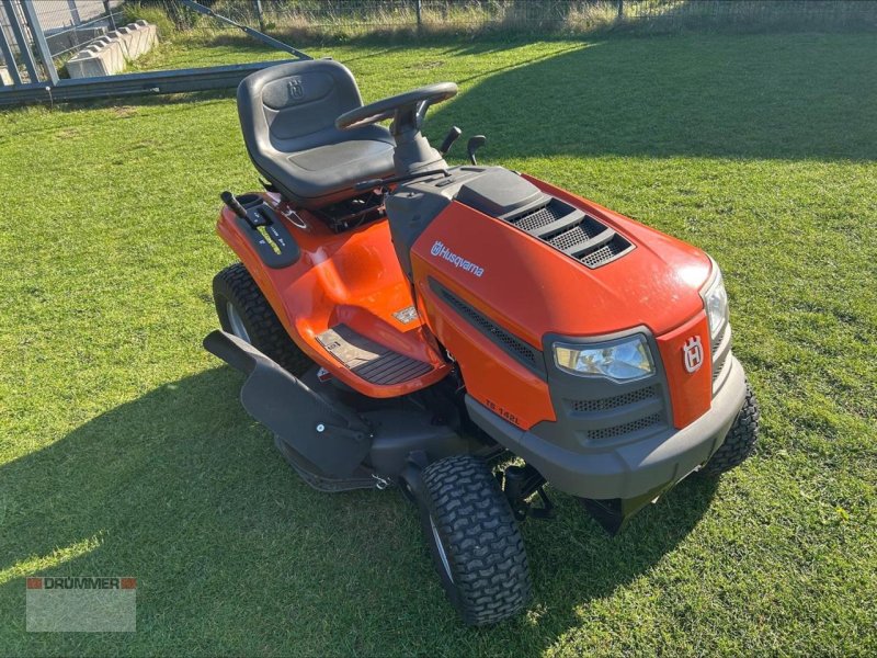 Aufsitzmäher des Typs Husqvarna TS142L, Gebrauchtmaschine in Schmalfeld (Bild 1)