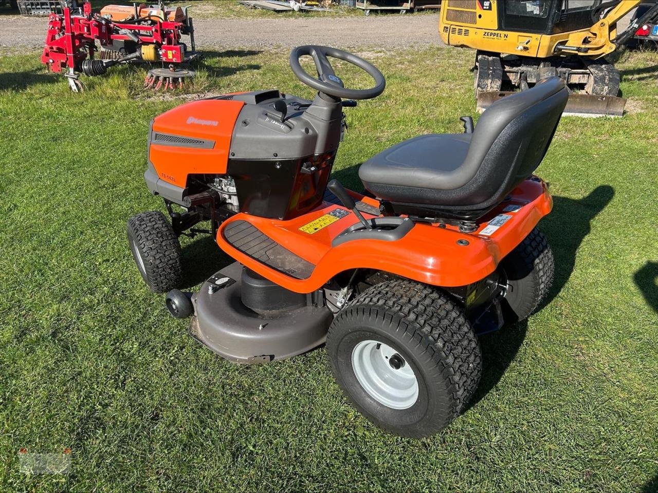 Aufsitzmäher του τύπου Husqvarna TS142L, Gebrauchtmaschine σε Schmalfeld (Φωτογραφία 2)