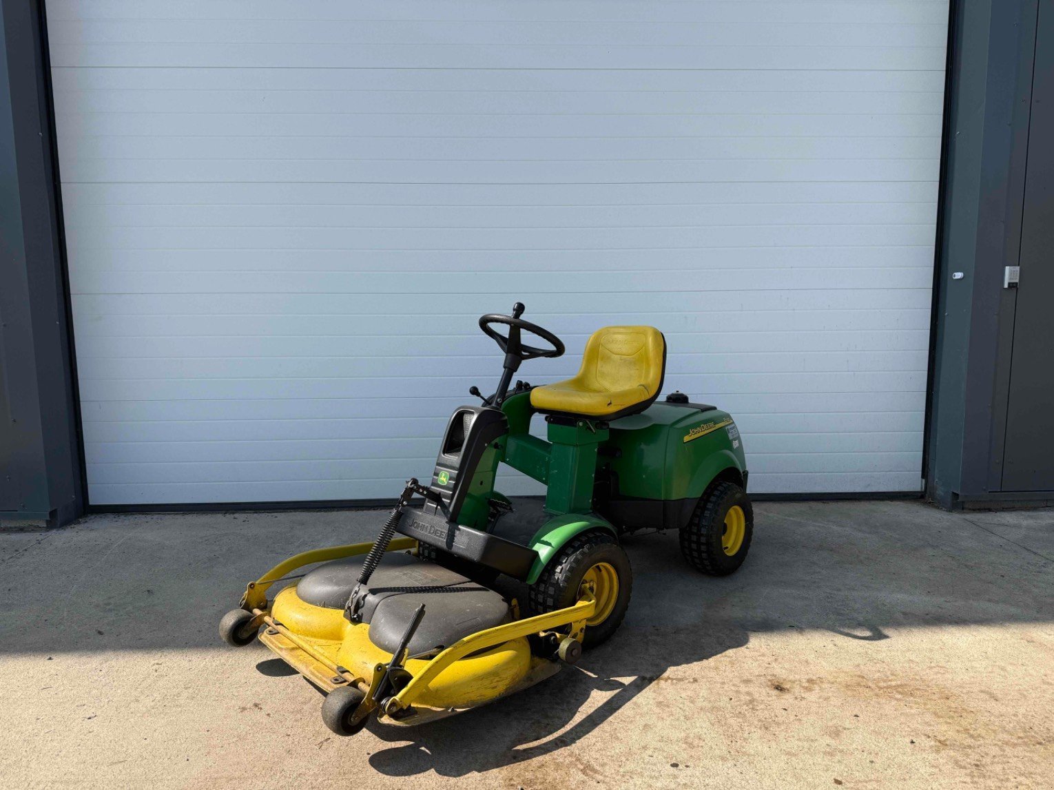 Aufsitzmäher of the type John Deere Tondeuse autoportée F530 John Deere, Gebrauchtmaschine in LA SOUTERRAINE (Picture 1)