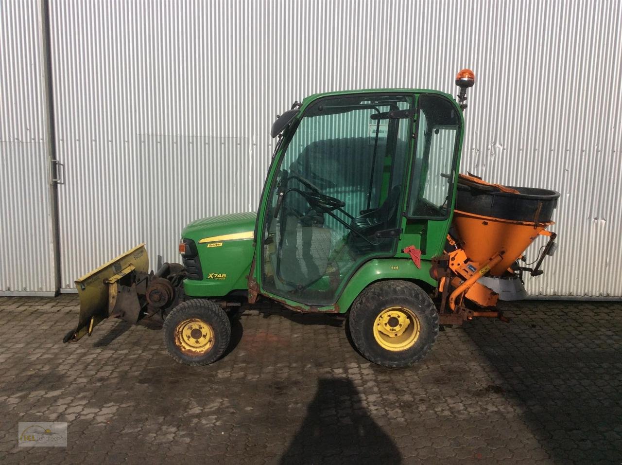 Aufsitzmäher of the type John Deere X 748, Gebrauchtmaschine in Pfreimd (Picture 2)