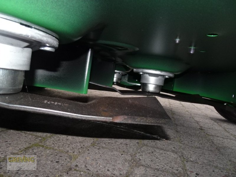 Aufsitzmäher of the type John Deere Z515E, Null-Wenderadius-Mäher, Z-Trak,, Neumaschine in Greven (Picture 9)