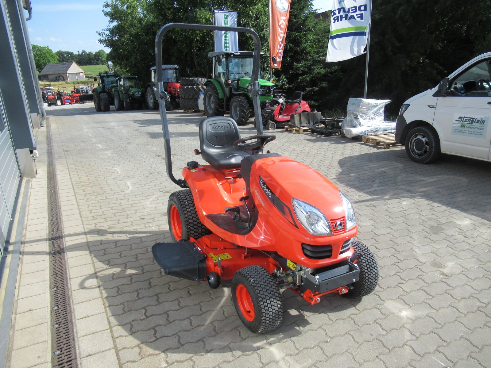 Aufsitzmäher des Typs Kubota GR 2120 S, Neumaschine in Waischenfeld (Bild 3)