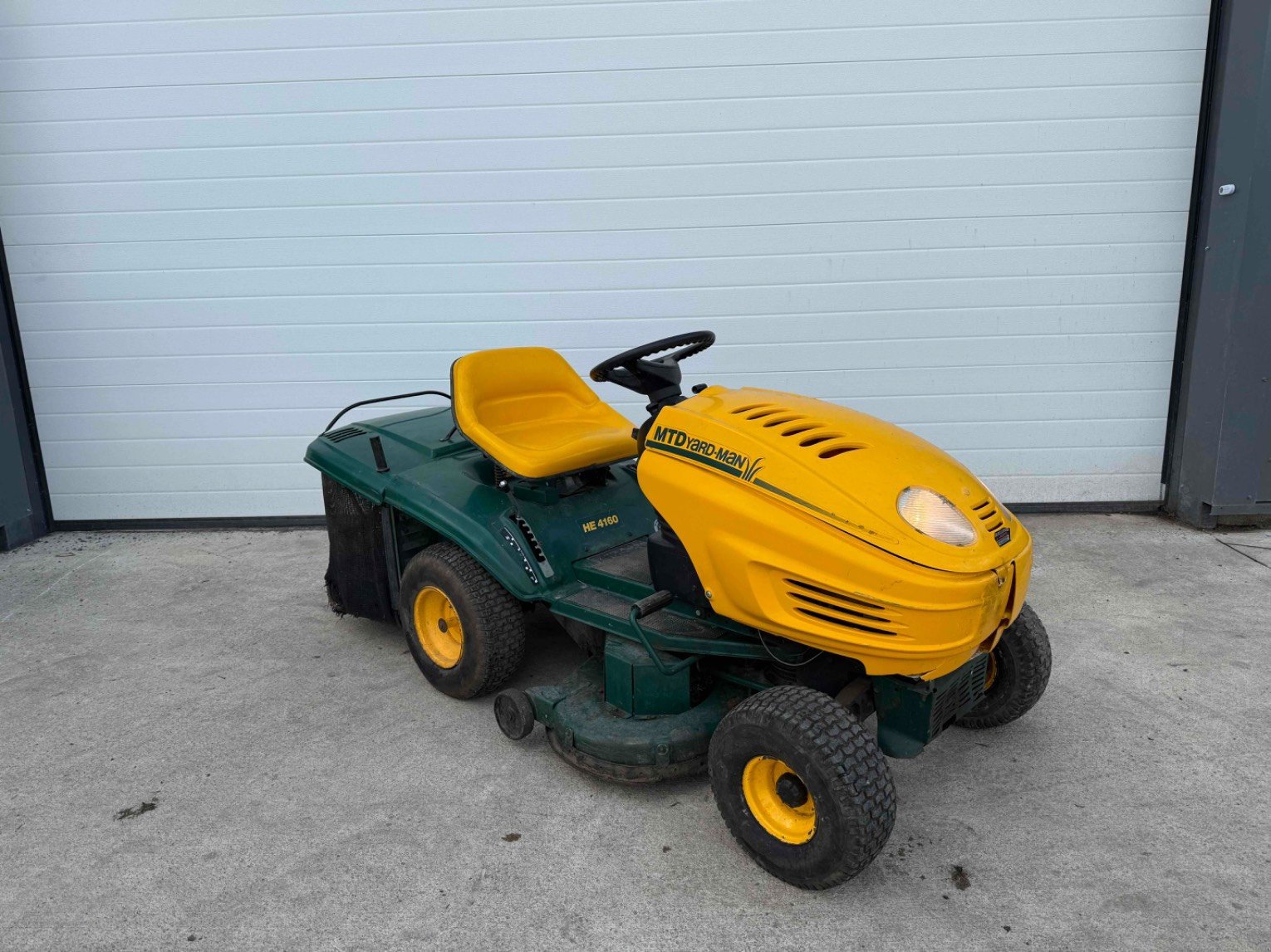 Aufsitzmäher Türe ait MTD-Motorgeräte Tondeuse autoportée HE 4160 MTD, Gebrauchtmaschine içinde LA SOUTERRAINE (resim 6)