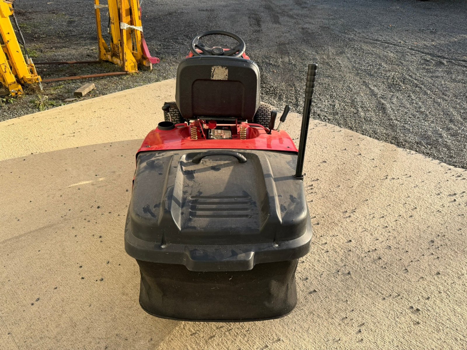 Aufsitzmäher typu MTD-Motorgeräte Tondeuse autoportée LE135 MTD, Gebrauchtmaschine v LA SOUTERRAINE (Obrázek 3)