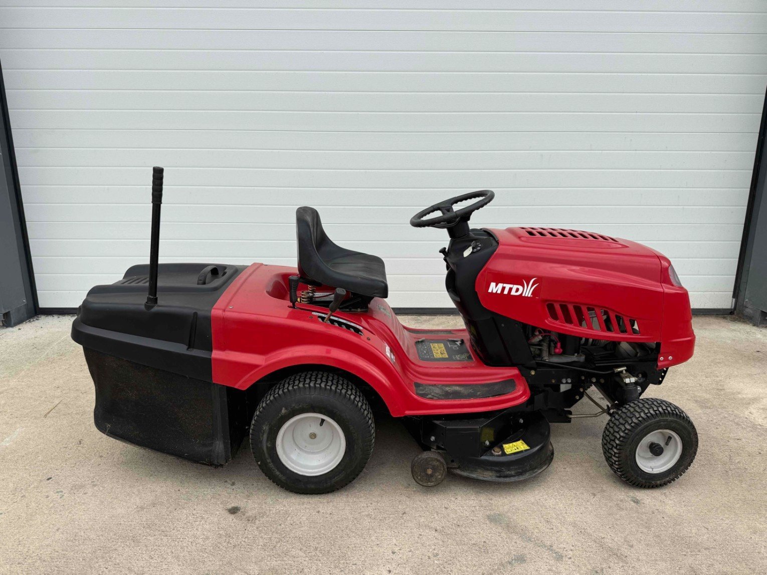 Aufsitzmäher du type MTD-Motorgeräte Tondeuse autoportée SMART RE 125 MTD, Gebrauchtmaschine en LA SOUTERRAINE (Photo 5)