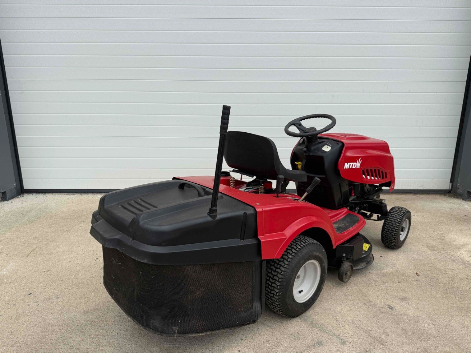 Aufsitzmäher tip MTD-Motorgeräte Tondeuse autoportée SMART RE 125 MTD, Gebrauchtmaschine in LA SOUTERRAINE (Poză 4)