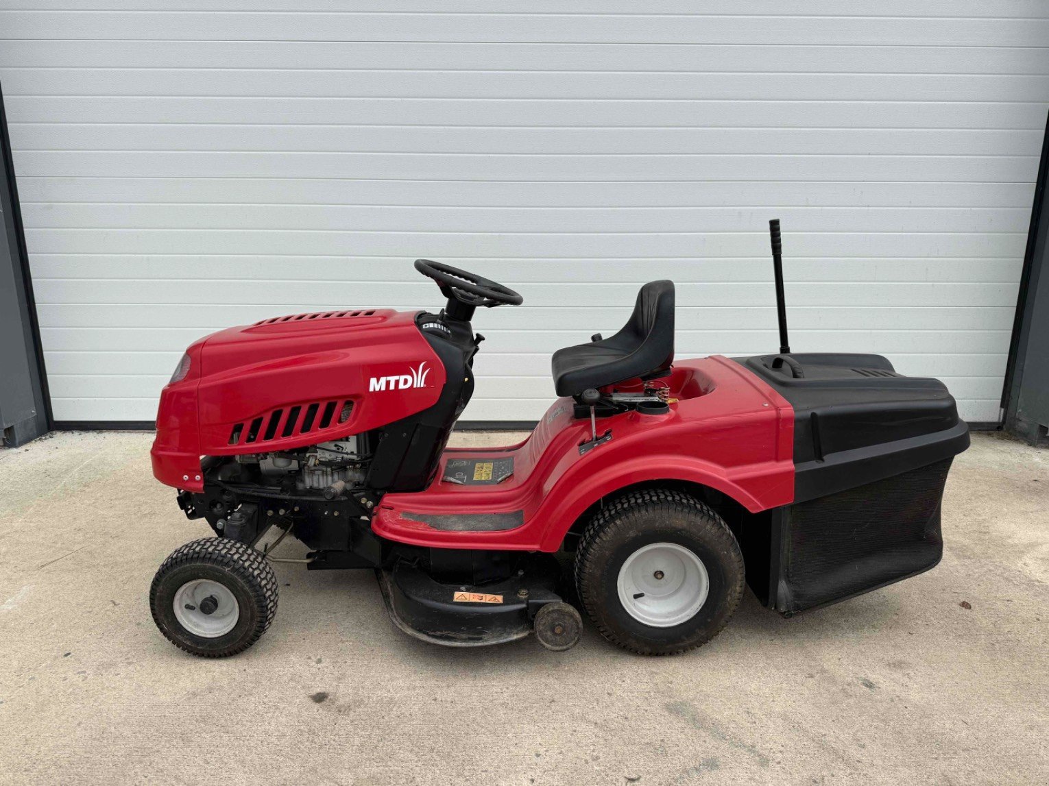 Aufsitzmäher du type MTD-Motorgeräte Tondeuse autoportée SMART RE 125 MTD, Gebrauchtmaschine en LA SOUTERRAINE (Photo 7)