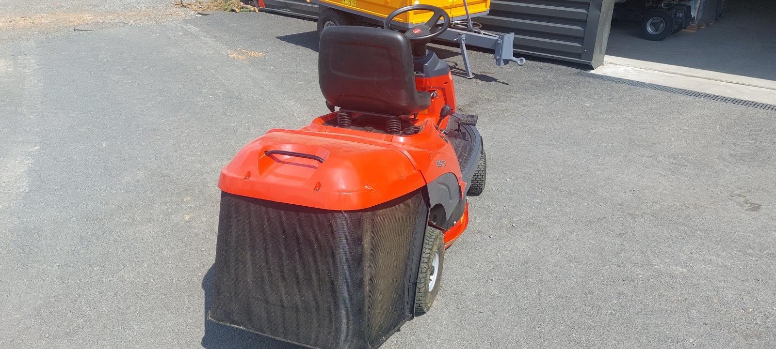 Aufsitzmäher typu Sonstige Tondeuse autoportée PA135C72 Colombia, Gebrauchtmaschine v LA SOUTERRAINE (Obrázek 4)