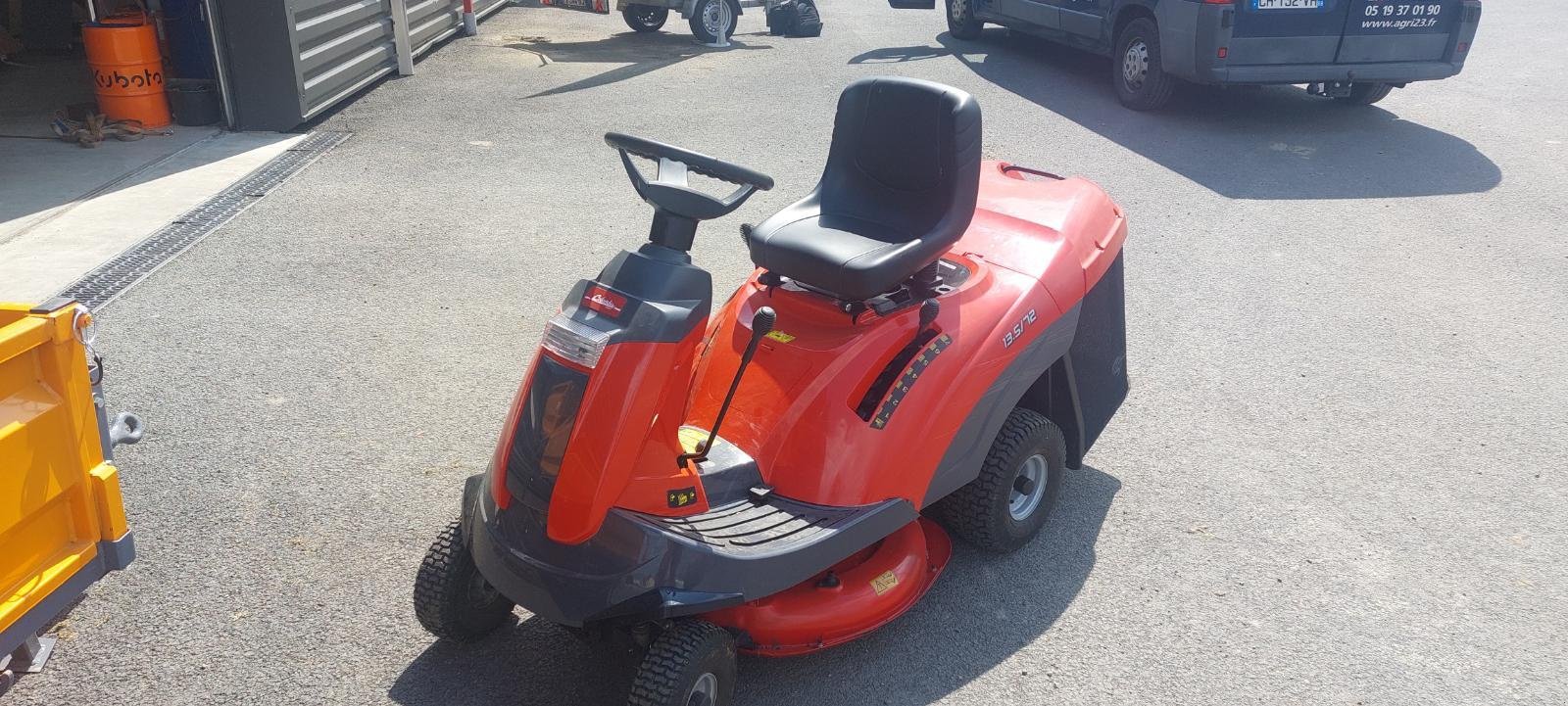 Aufsitzmäher typu Sonstige Tondeuse autoportée PA135C72 Colombia, Gebrauchtmaschine v LA SOUTERRAINE (Obrázek 1)