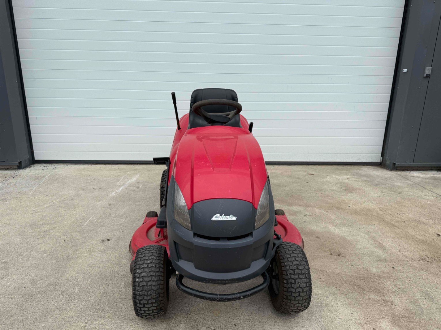 Aufsitzmäher du type Sonstige Tondeuse autoportée PA220BT122H Colombia, Gebrauchtmaschine en LA SOUTERRAINE (Photo 3)