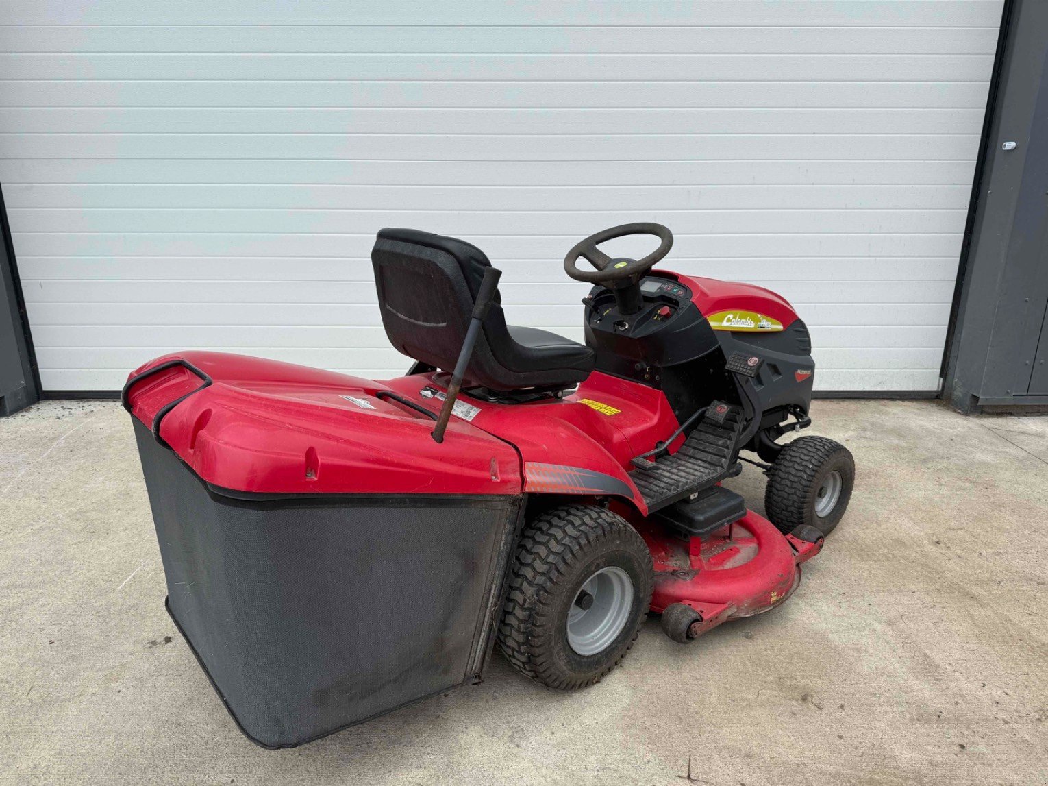 Aufsitzmäher типа Sonstige Tondeuse autoportée PA220BT122H Colombia, Gebrauchtmaschine в LA SOUTERRAINE (Фотография 6)