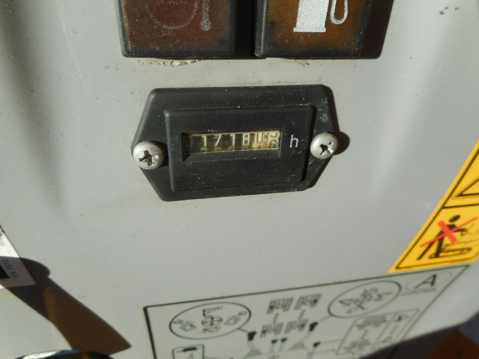 Bagger des Typs CAT 300.9D, Gebrauchtmaschine in St. Nikolai ob Draßling (Bild 9)