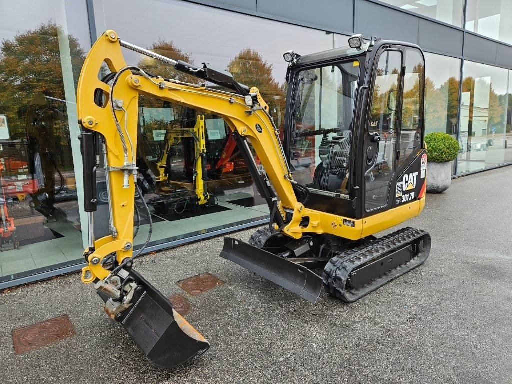 Bagger типа CAT 301.7 D, Gebrauchtmaschine в Fårevejle (Фотография 4)