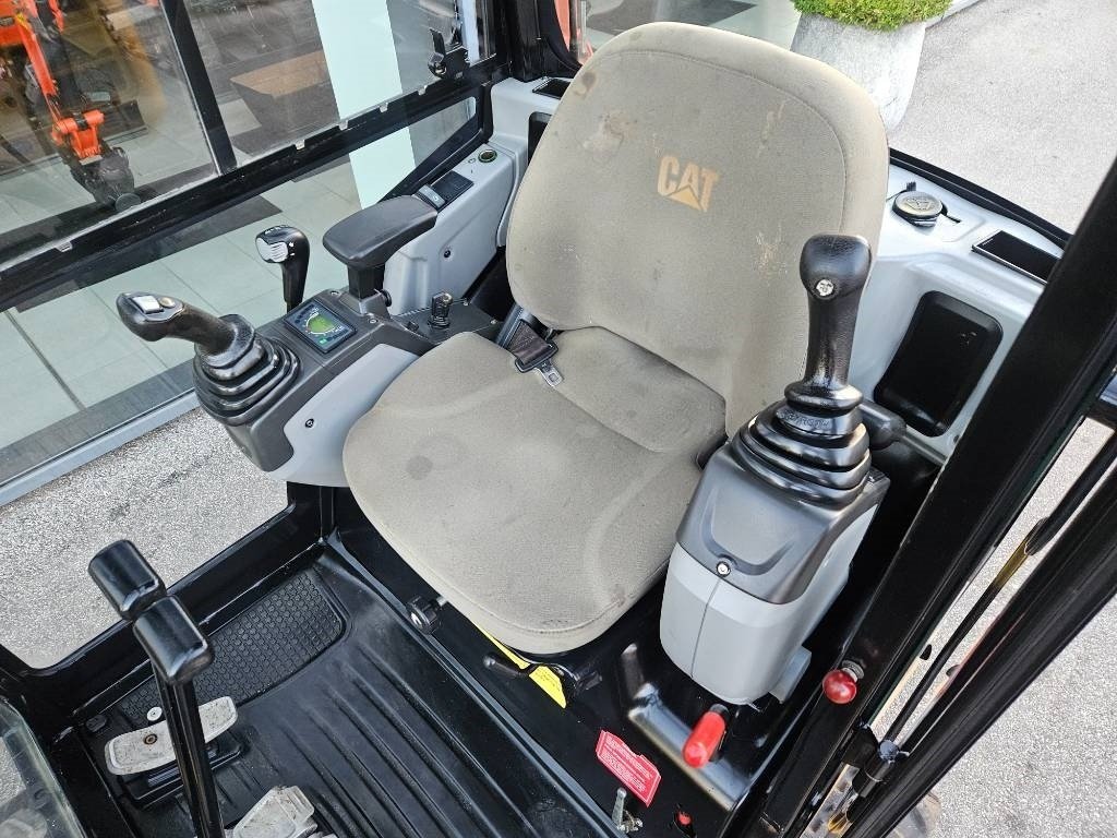 Bagger of the type CAT 301.7 D, Gebrauchtmaschine in Fårevejle (Picture 7)
