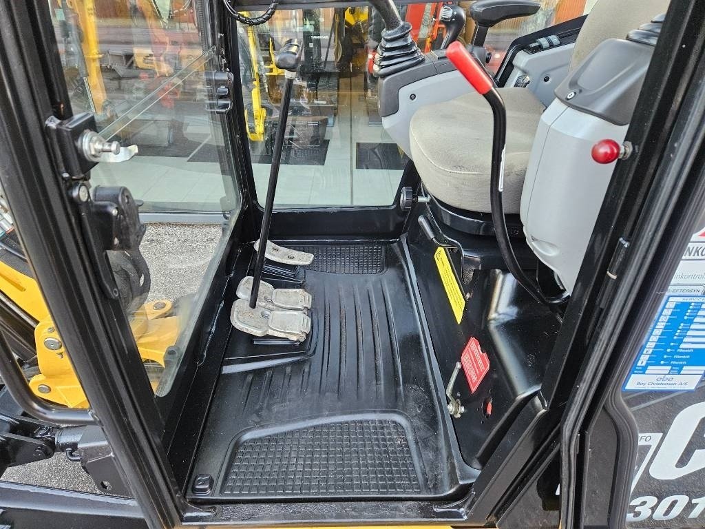 Bagger of the type CAT 301.7 D, Gebrauchtmaschine in Fårevejle (Picture 8)