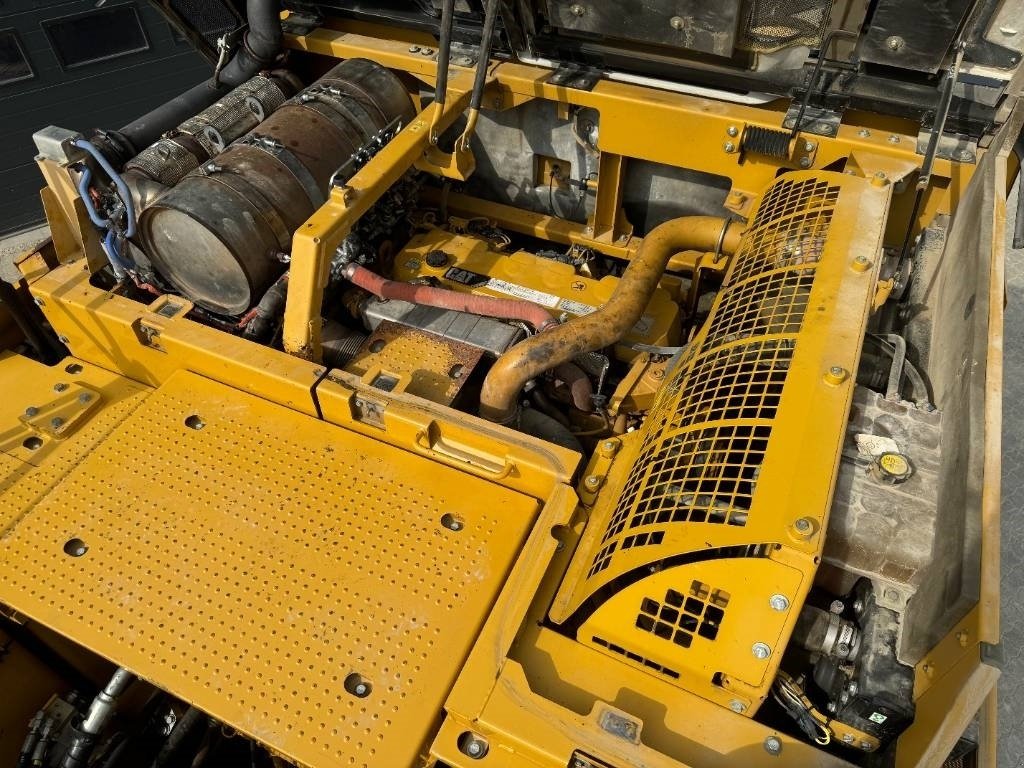 Bagger des Typs CAT 352 FXE, Gebrauchtmaschine in Vojens (Bild 17)