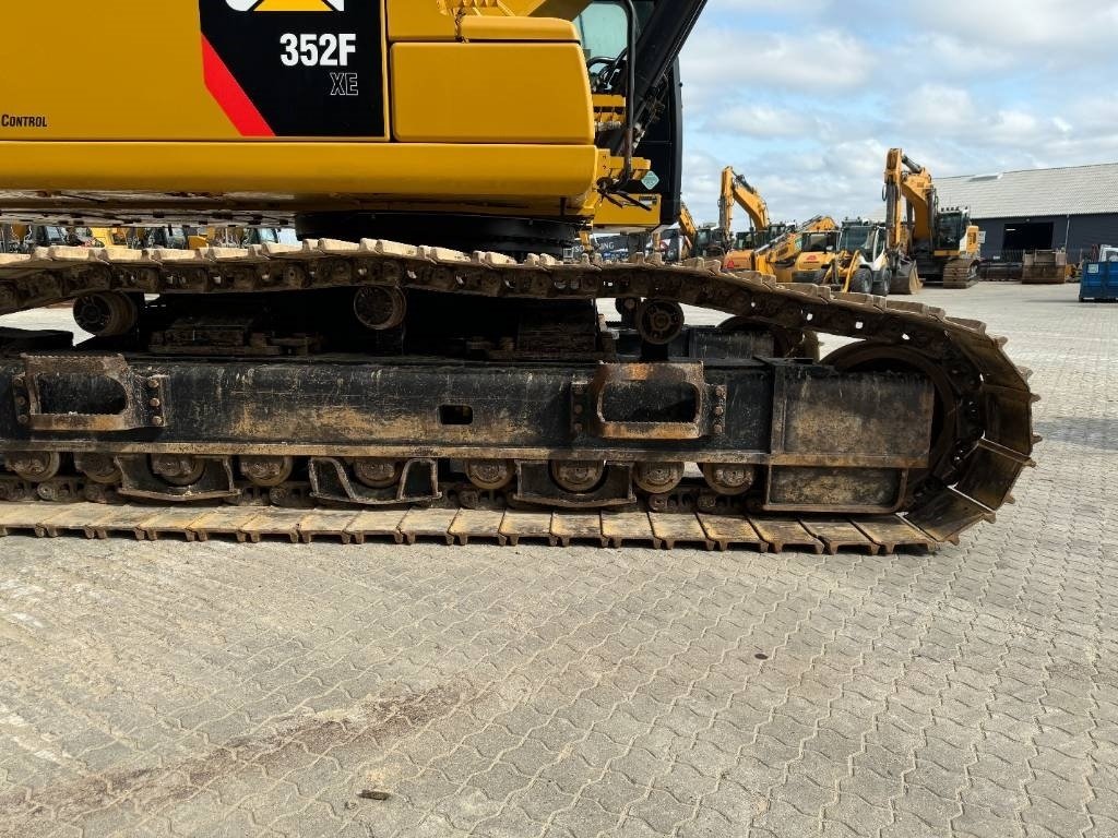 Bagger des Typs CAT 352 FXE, Gebrauchtmaschine in Vojens (Bild 24)
