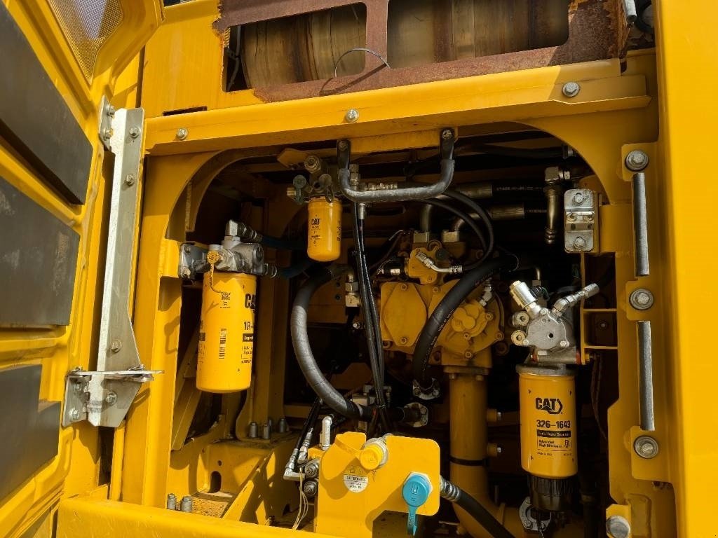 Bagger des Typs CAT 352 FXE, Gebrauchtmaschine in Vojens (Bild 18)