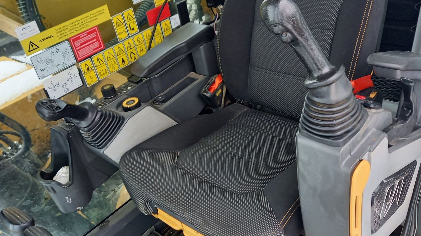 Bagger typu Caterpillar 323, Gebrauchtmaschine v Faaborg (Obrázok 6)