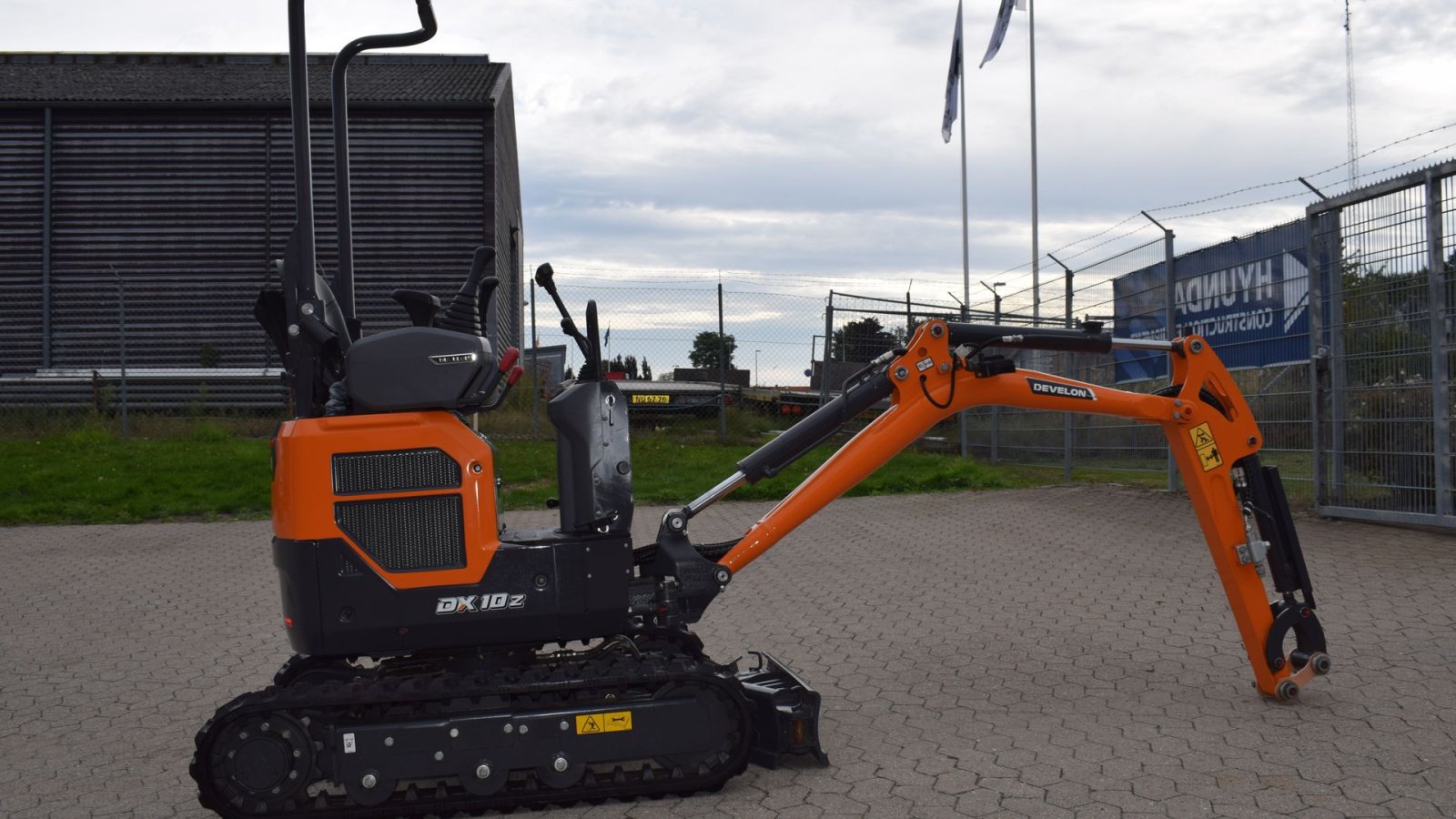 Bagger tipa Develon DX10Z-7, Gebrauchtmaschine u Fredensborg (Slika 3)