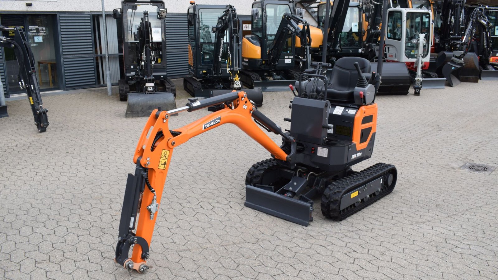 Bagger tipa Develon DX10Z-7, Gebrauchtmaschine u Fredensborg (Slika 2)