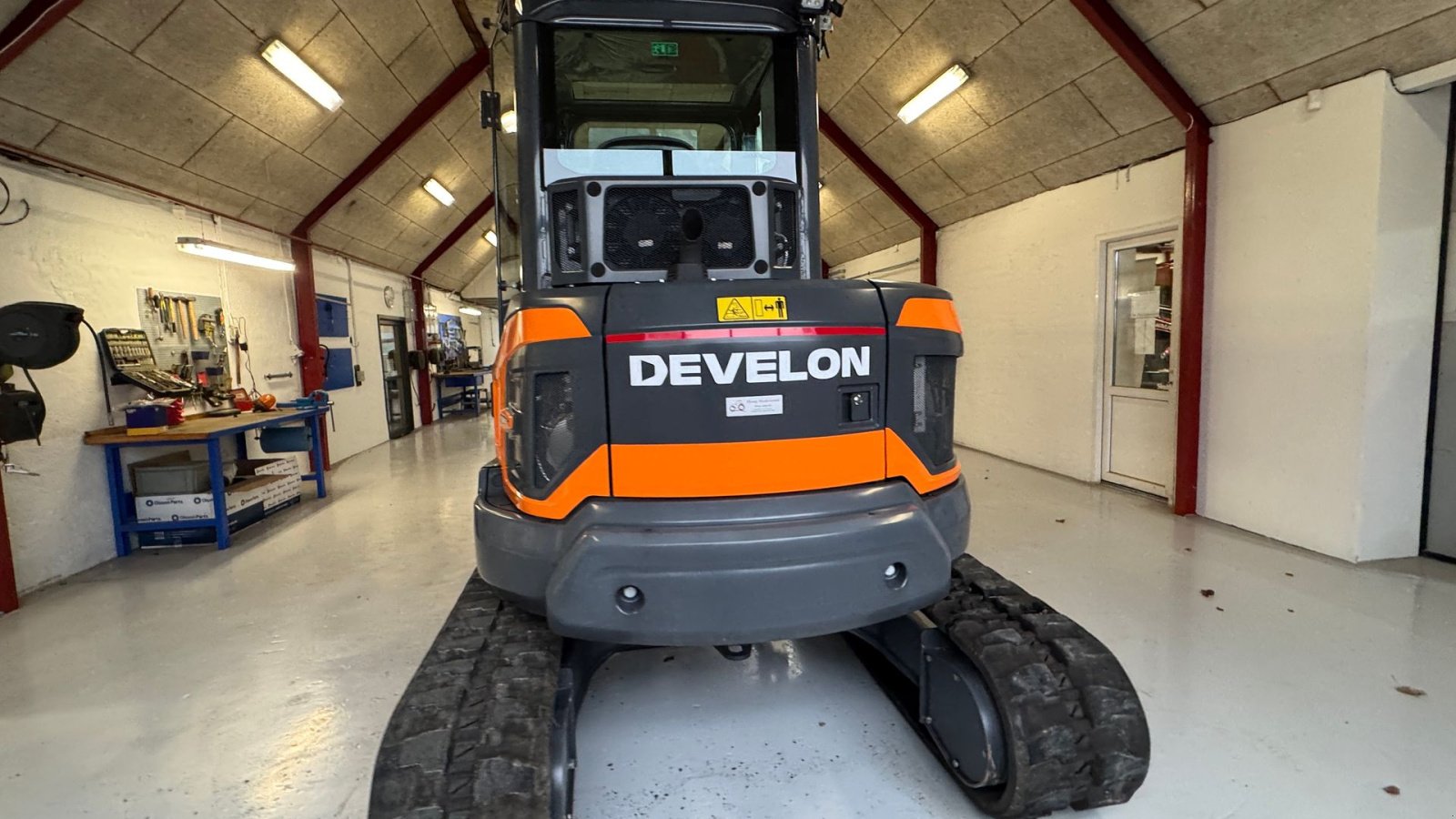 Bagger от тип Develon DX55R-7 KUN 27 TIMER OG TILTSKIFTE!, Gebrauchtmaschine в Nørager (Снимка 8)