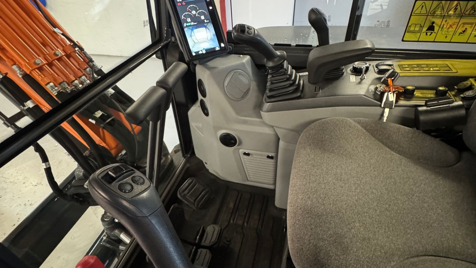 Bagger от тип Develon DX55R-7 KUN 27 TIMER OG TILTSKIFTE!, Gebrauchtmaschine в Nørager (Снимка 19)