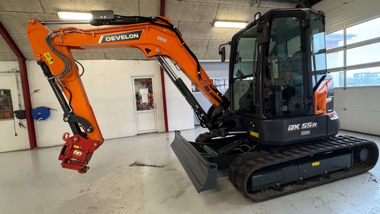 Bagger от тип Develon DX55R-7 KUN 27 TIMER OG TILTSKIFTE!, Gebrauchtmaschine в Nørager (Снимка 1)