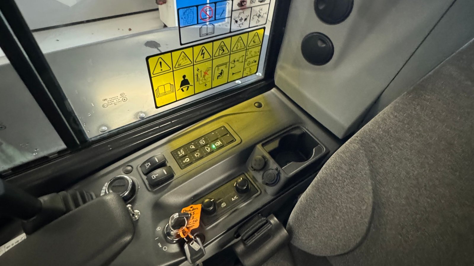 Bagger от тип Develon DX55R-7 KUN 27 TIMER OG TILTSKIFTE!, Gebrauchtmaschine в Nørager (Снимка 17)