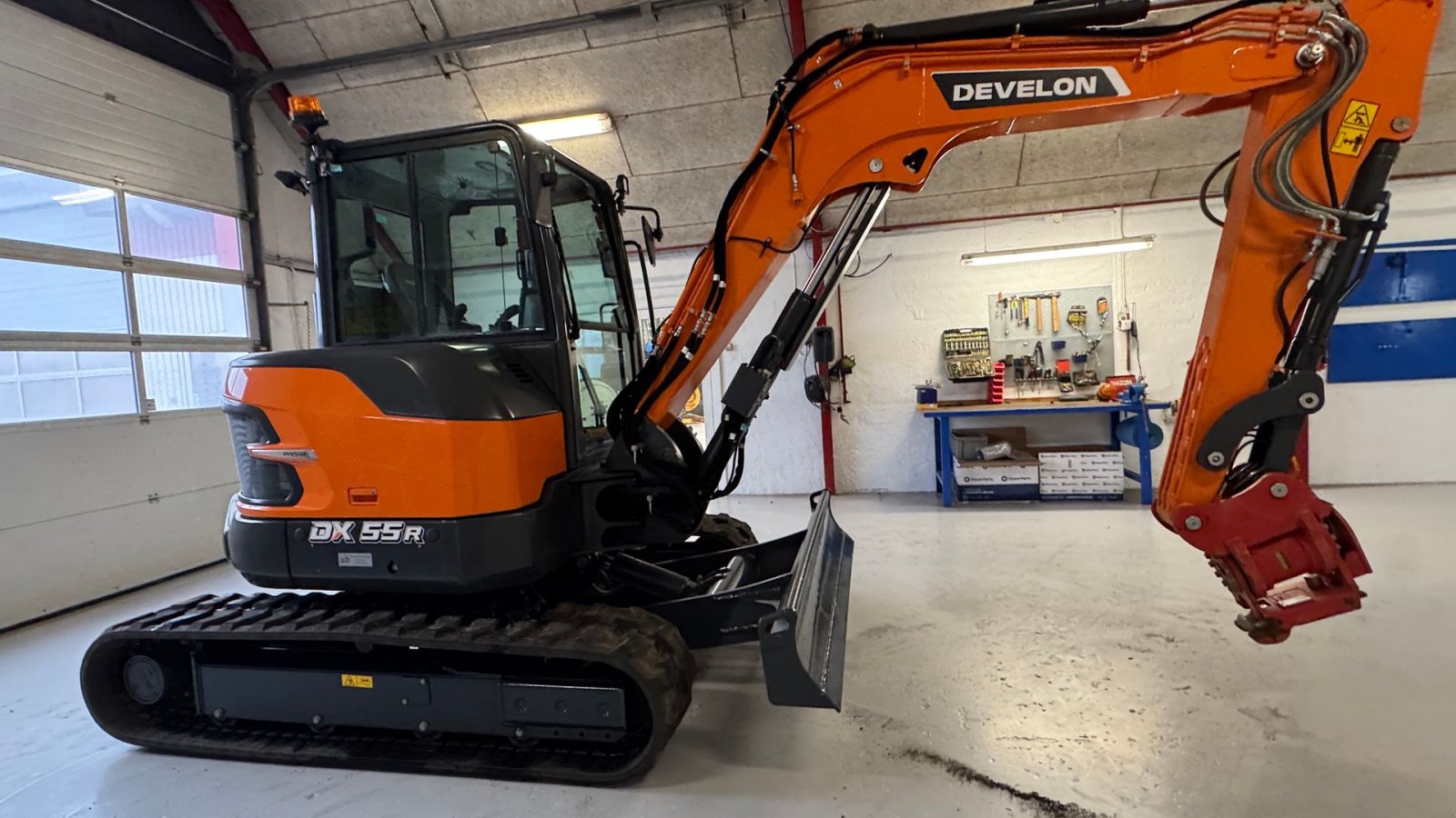 Bagger du type Develon DX55R-7 KUN 27 TIMER, TILTSKIFTE OG 2 SKOVLE, Gebrauchtmaschine en Nørager (Photo 12)