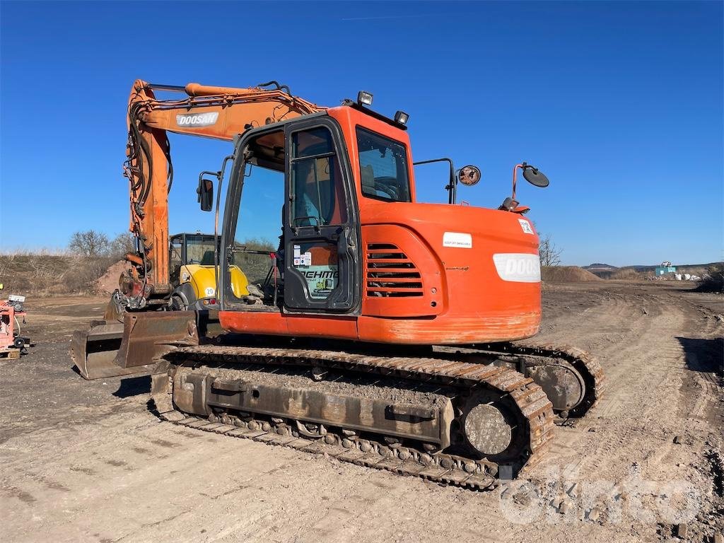Bagger des Typs Doosan DX140LCR, Gebrauchtmaschine in Düsseldorf (Bild 4)