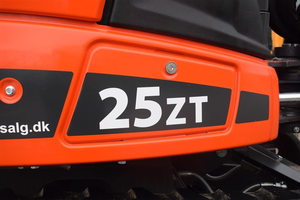 Bagger of the type Eurocomach 25 ZT COMPACTTILT ROTATOR CTR3, SMØRESYSTEM, Gebrauchtmaschine in Fredensborg (Picture 21)