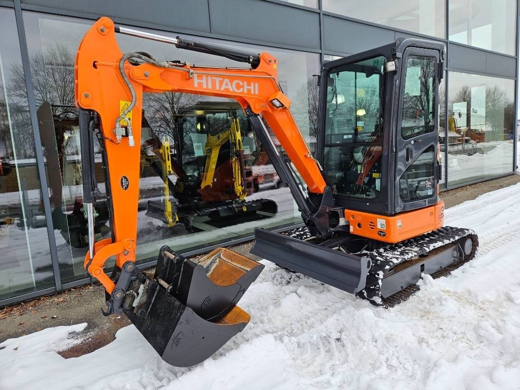 Bagger от тип Hitachi ZX 26 U-5 A CR, Gebrauchtmaschine в Fårevejle (Снимка 4)