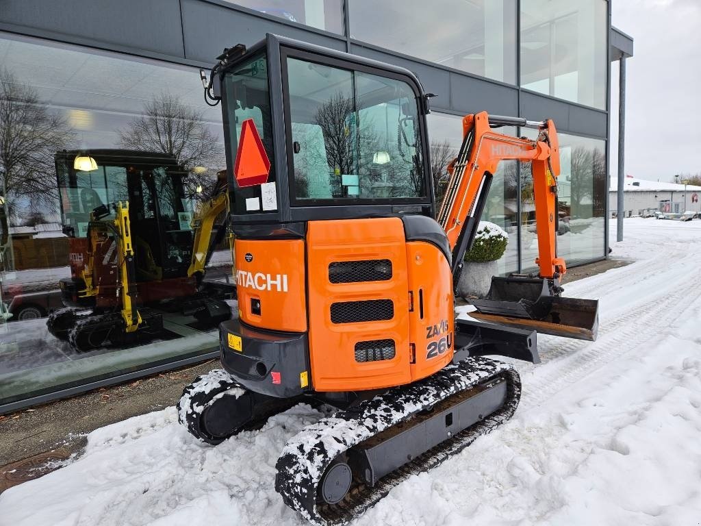 Bagger от тип Hitachi ZX 26 U-5 A CR, Gebrauchtmaschine в Fårevejle (Снимка 3)