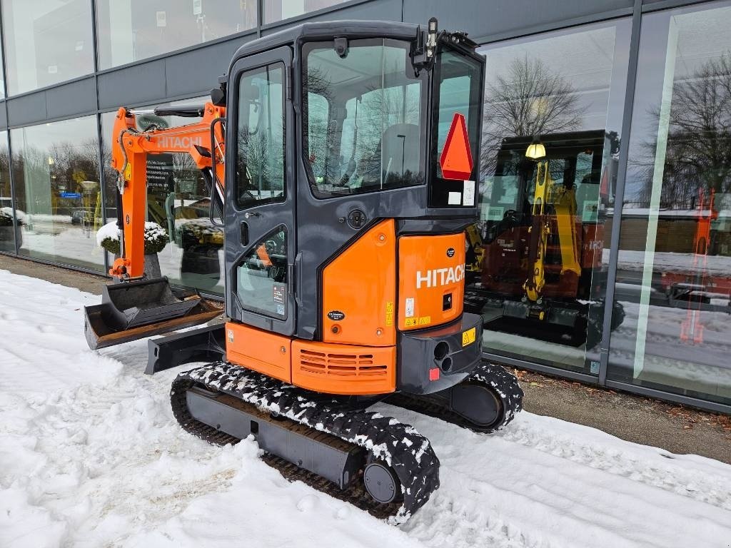 Bagger от тип Hitachi ZX 26 U-5 A CR, Gebrauchtmaschine в Fårevejle (Снимка 6)